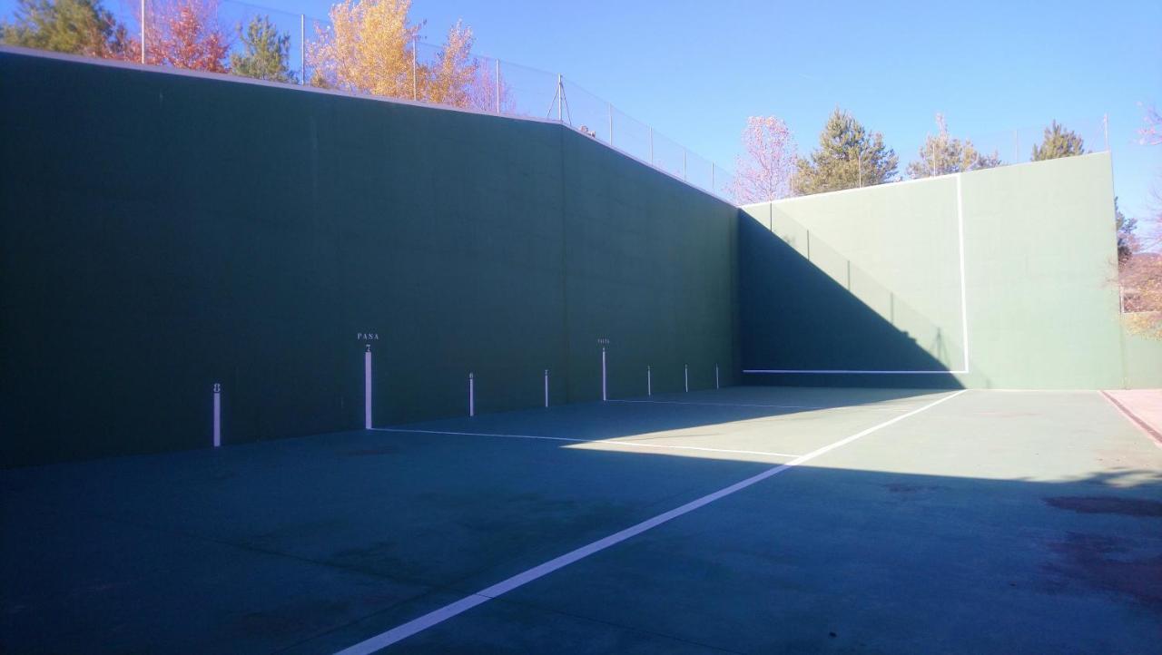 Sabiñánigo Las Margas. Golf. Bici. Esqui. Piscina. מראה חיצוני תמונה